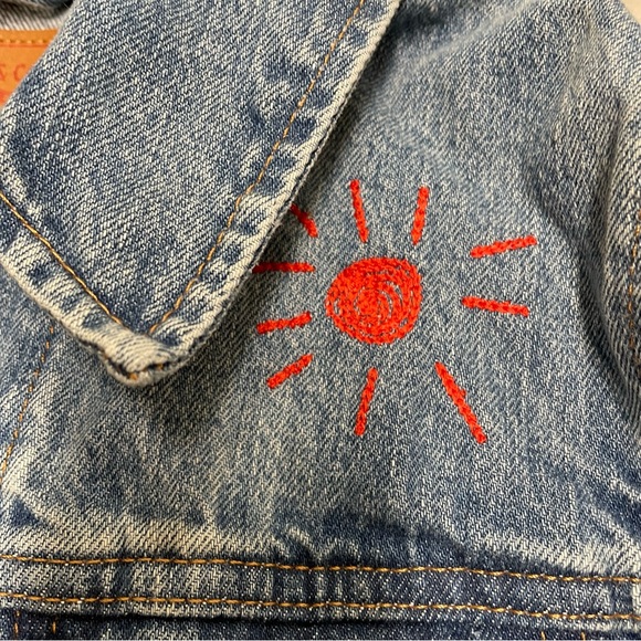 Levi’s Embroidered Jean Jacket Shark Rainbow California Dreamin Peace Size S - Picture 2 of 12